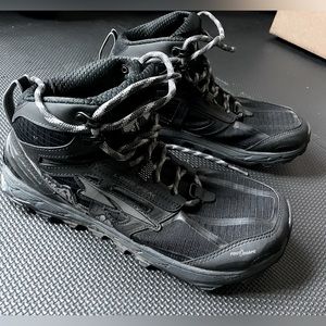 Altra Hiking Shoes, Lone Peak 4 Mid Mesh, size 9.5